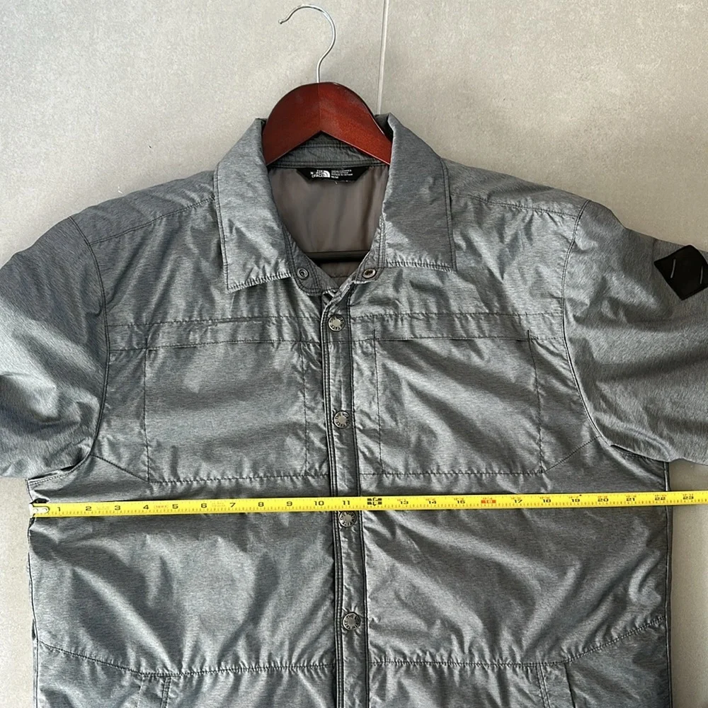 North Face Gray Lightweight  Snap Button Closure Jacket Size Medium
